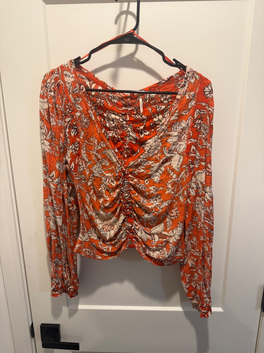 Free People - Ruched V-Neck Long Sleeve Top in Orange Floral